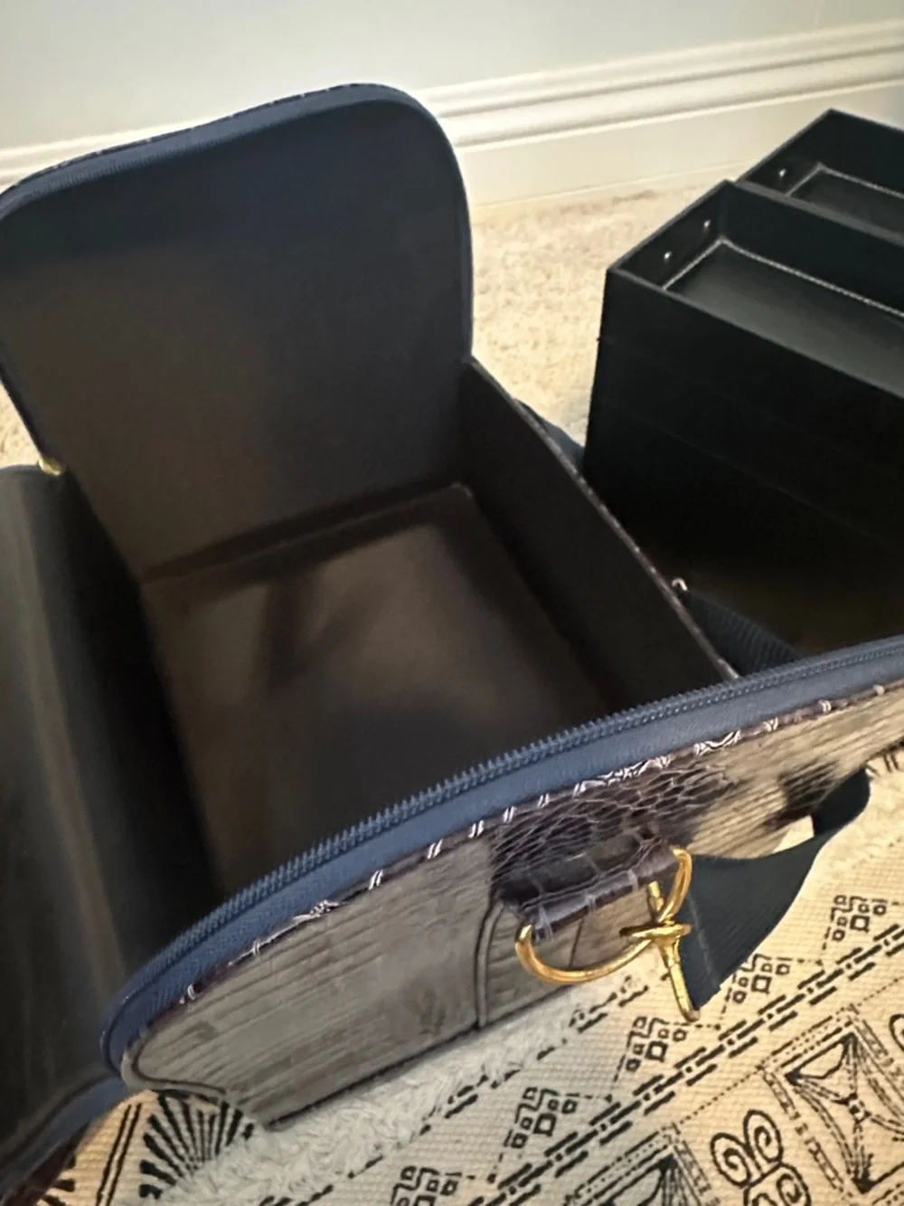 SeneGence Travel Expandable Makeup Case - Picture 5 of 12
